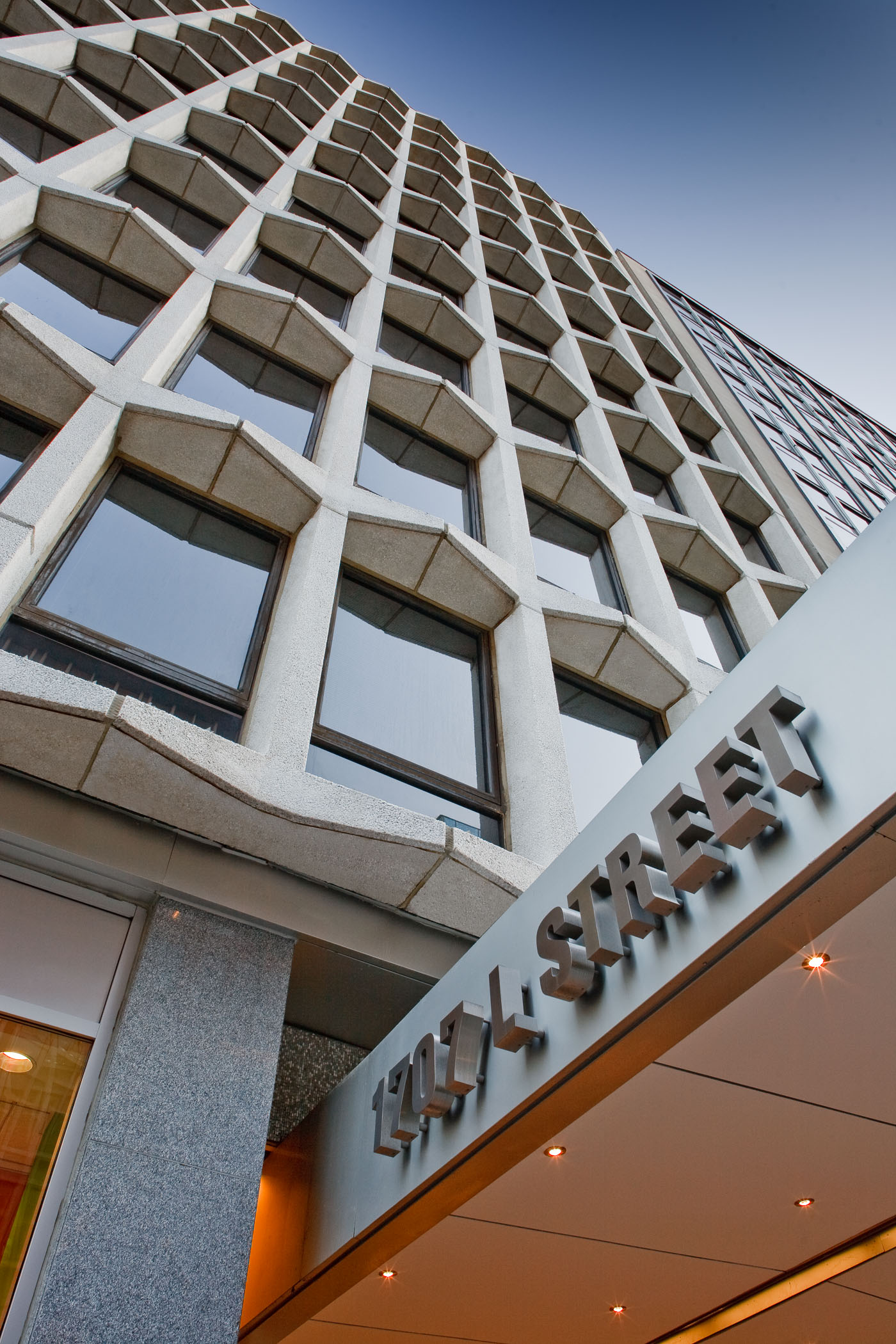 close up of the sign at the entrance of 1707 L Street NW in Washington, DC